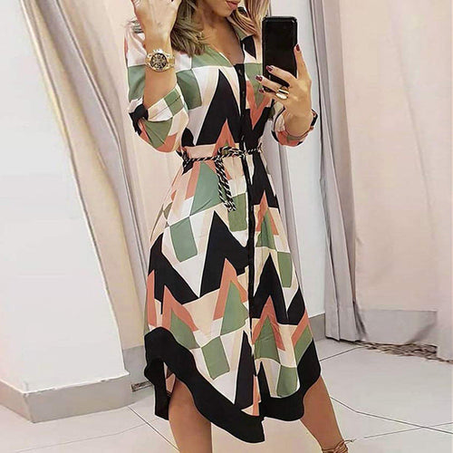 Damen Maxikleid mit modernem geometrischen Muster und eleganter Taillierung W&W Mode