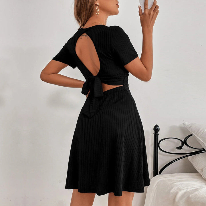Damen Kleid mit offenem Rücken und lässigem Bindeband W&W Mode