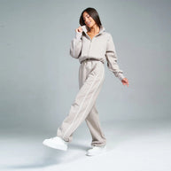 Damen sportliches Freizeit-Set mit hochgeschlossener Jacke und weit geschnittenen Hosen WW