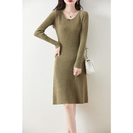 Damen Strickkleid mit feiner Rippstruktur und tailliertem Schnitt WW