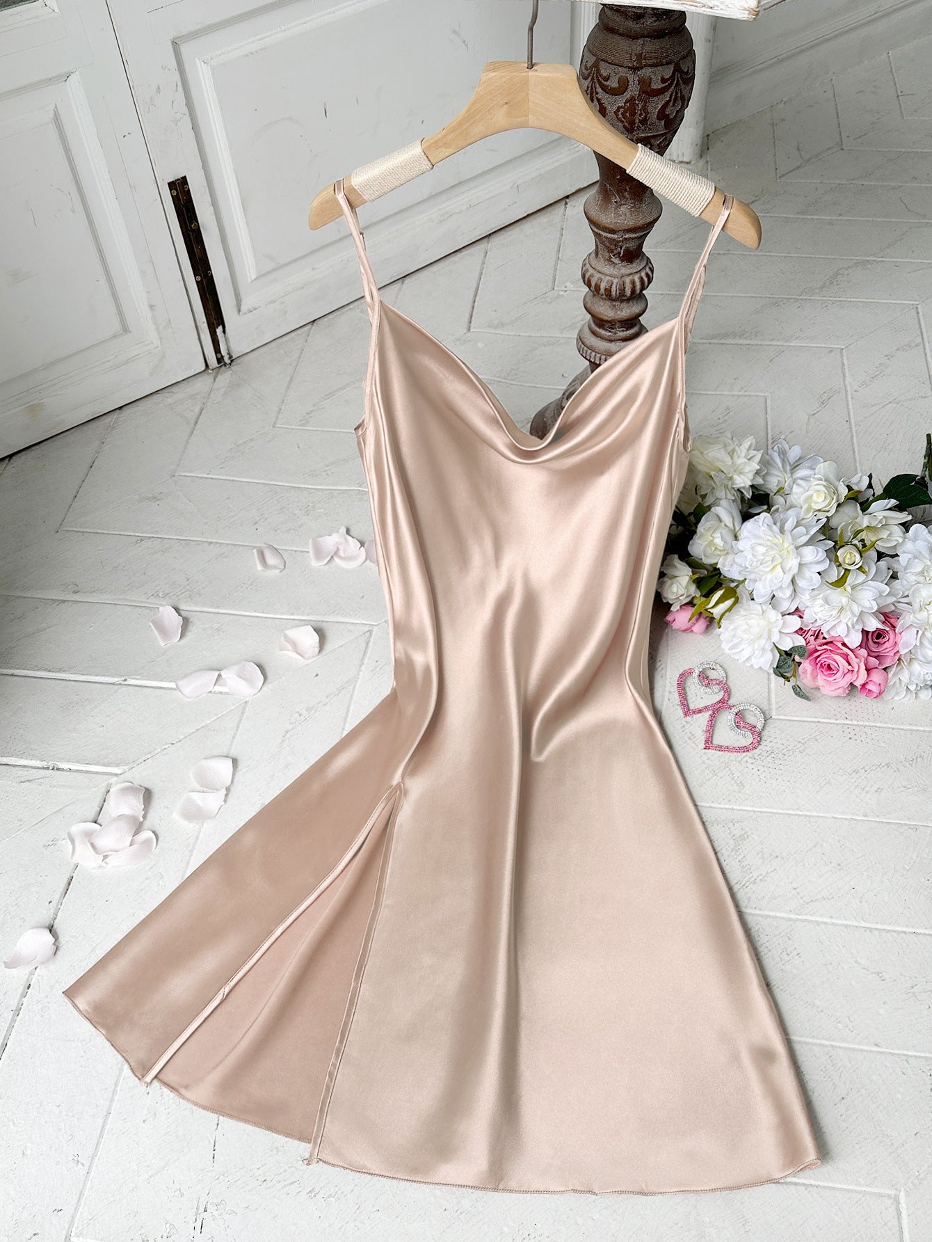 Damen Satin Kleid mit tiefem Ausschnitt WW