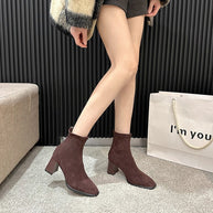 Damen Stiefeletten mit elegantem Blockabsatz und weichem Veloursleder W&W