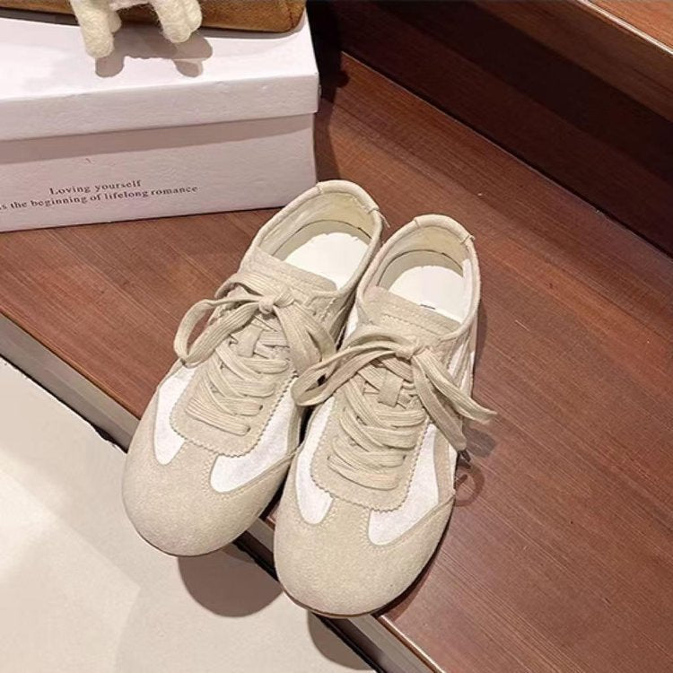 Damen Sneakers aus atmungsaktivem Wildleder mit modischen Schnürdetails WW