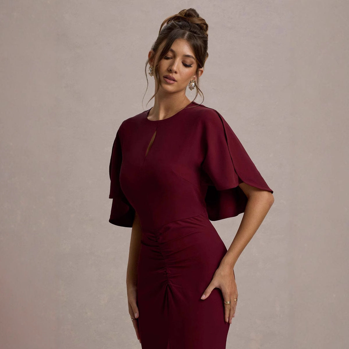 Damen Elegantes Maxikleid mit fließendem Schnitt und dramatischen Ärmeln WW