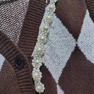 Damen Strickweste mit modernem Rautenmuster und eleganter Knopfdetail WW