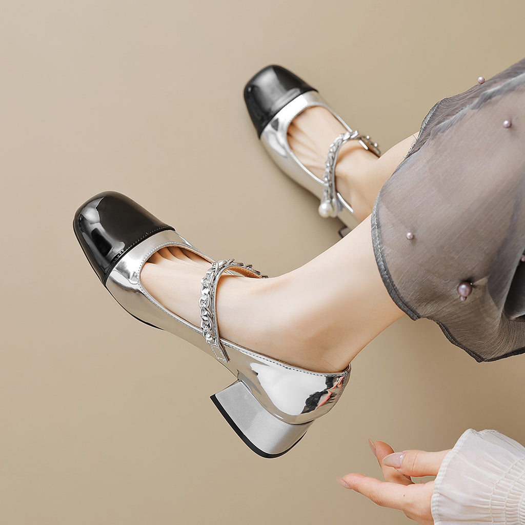 Damen Mary Jane Schuhe mit eleganten Ketten-Details und glänzender Spitze WW