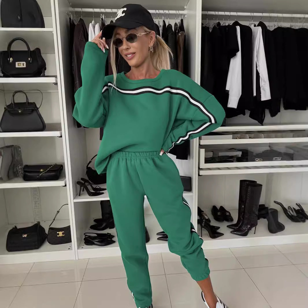 Damen sportliches und lässiges Set mit schmal geschnittenem Oberteil und Jogginghose WW