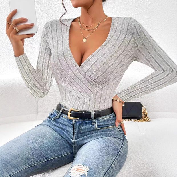 Damen Strickoberteil mit V-Ausschnitt und eleganten Rippdetails WW
