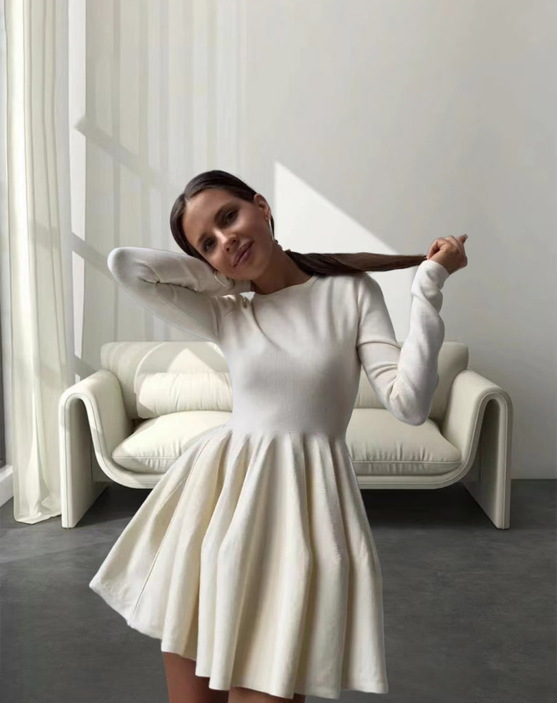 Damen skater Minikleid mit elegantem, tailliertem Oberteil und fließendem Rock WW