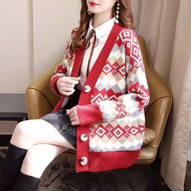 Damen Strickjacke mit stilvollem Rautenmuster und großen Knöpfen WW