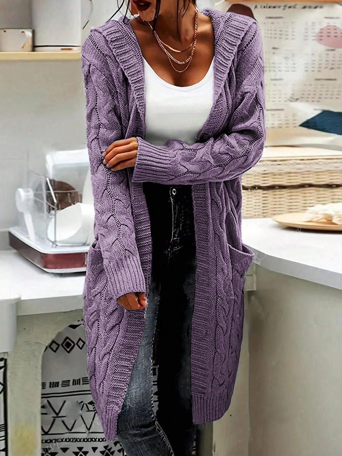 Damen Strickjacke im lässigen Langschnitt mit Zopfmuster und praktischen Taschen WW