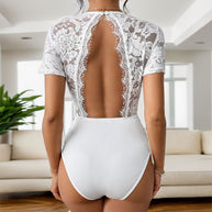 Damen Spitzenbody mit elegantem V-Ausschnitt und kurzen Ärmeln WW