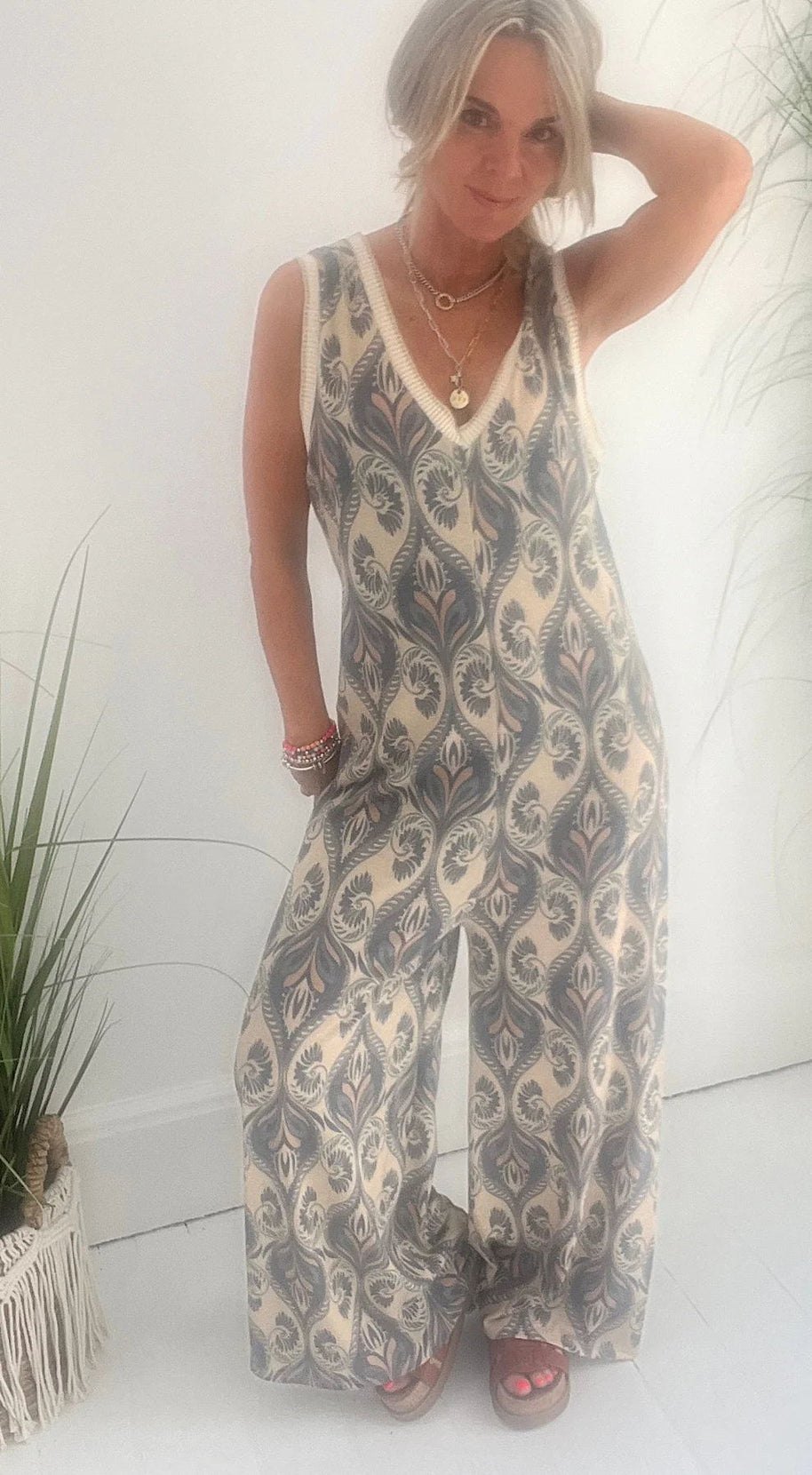 Damen Jumpsuit mit weitem Bein und elegantem Blattmuster WW