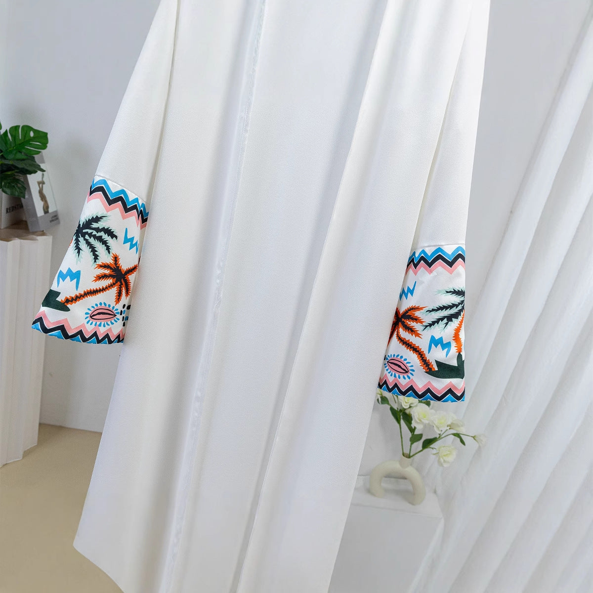 Damen elegante Kaftan-Robe mit kunstvollen Stickdetails WW
