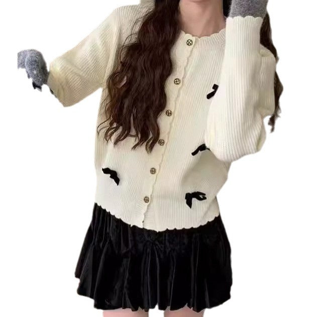 Damen Strickjacke mit verspieltem Design und dekorativen Knopfdetails WW