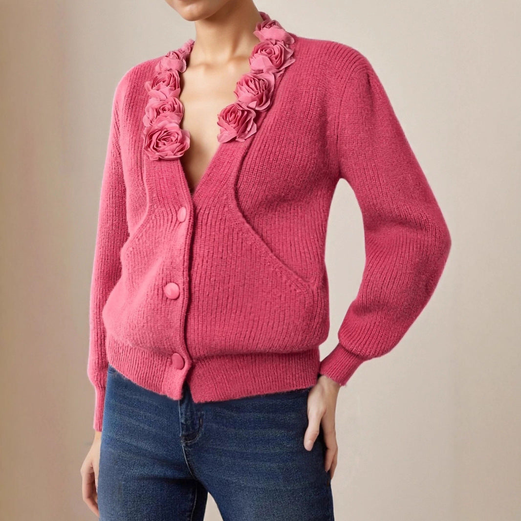 Damen Strickjacke mit floraler Applikation und tiefem V-Ausschnitt WW