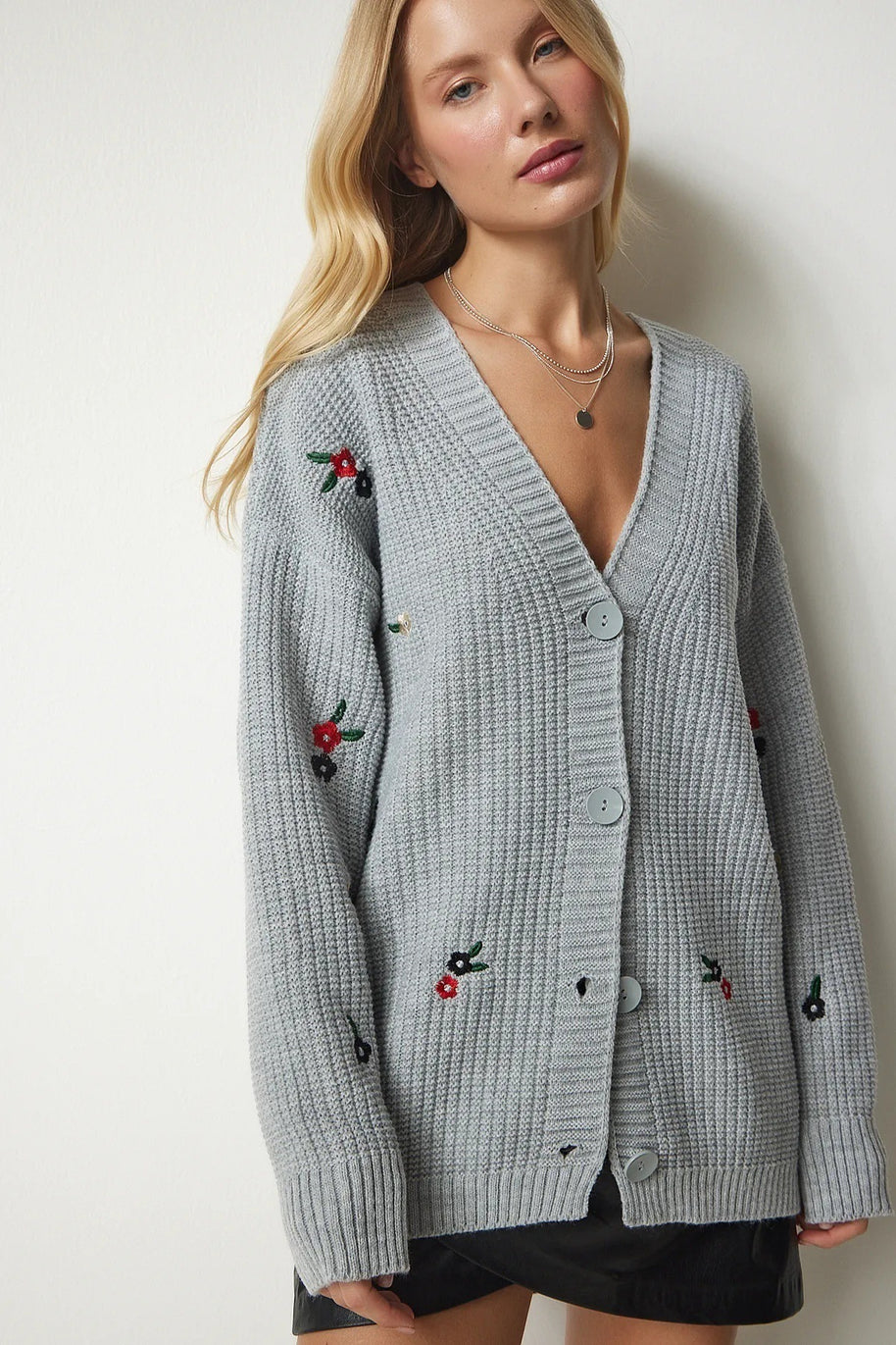 Damen Strickcardigan mit floralen Stickereien WW