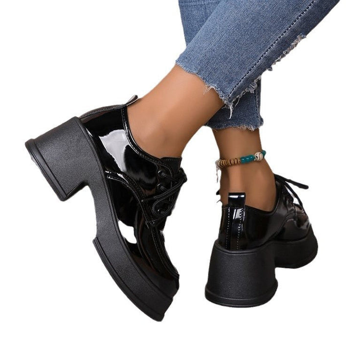 Damen Schnürschuhe mit glänzender Oberfläche und modischem Blockabsatz W&W Mode
