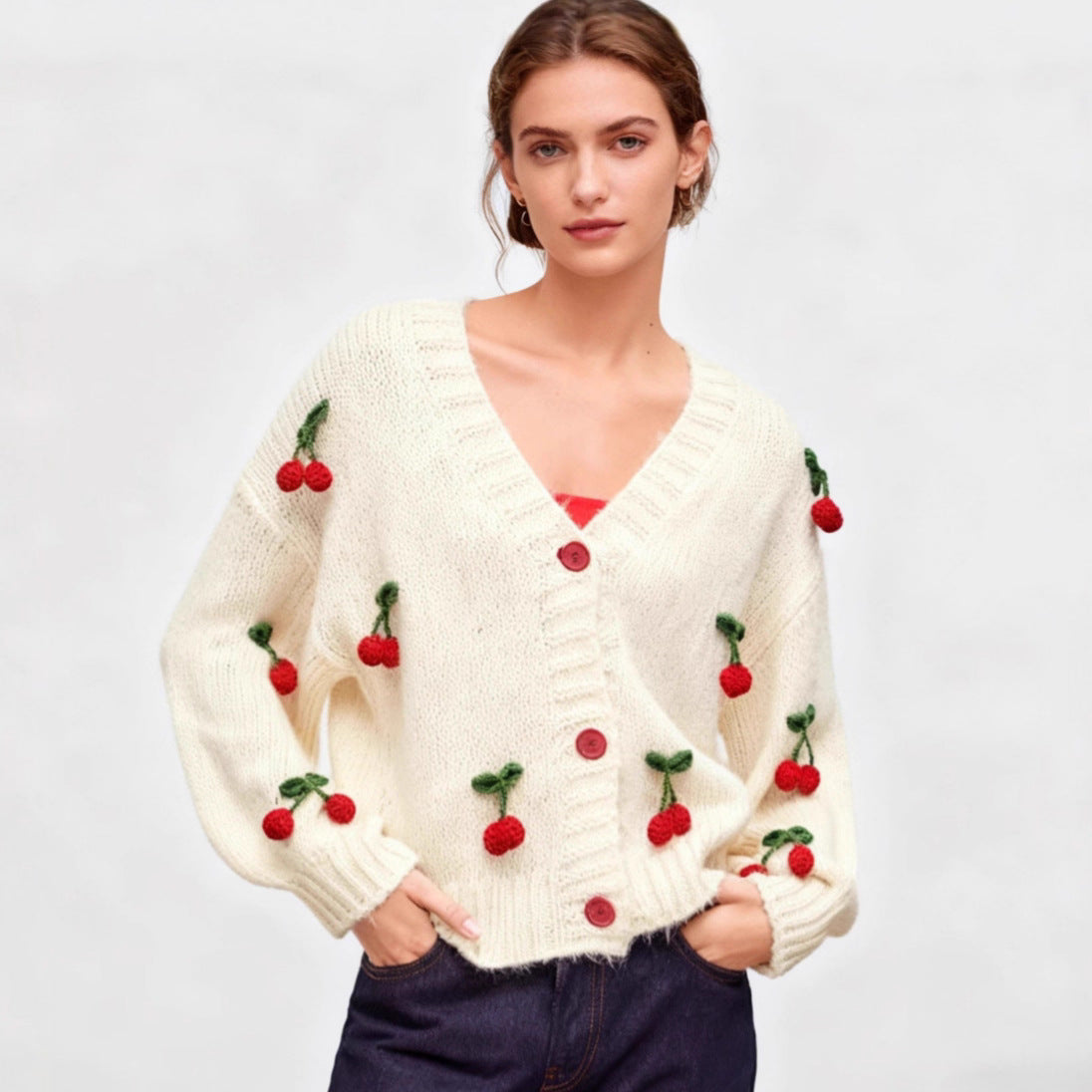 Damen Strickjacke mit fröhlichem Kirschdesign und praktischen Knopfdetails WW