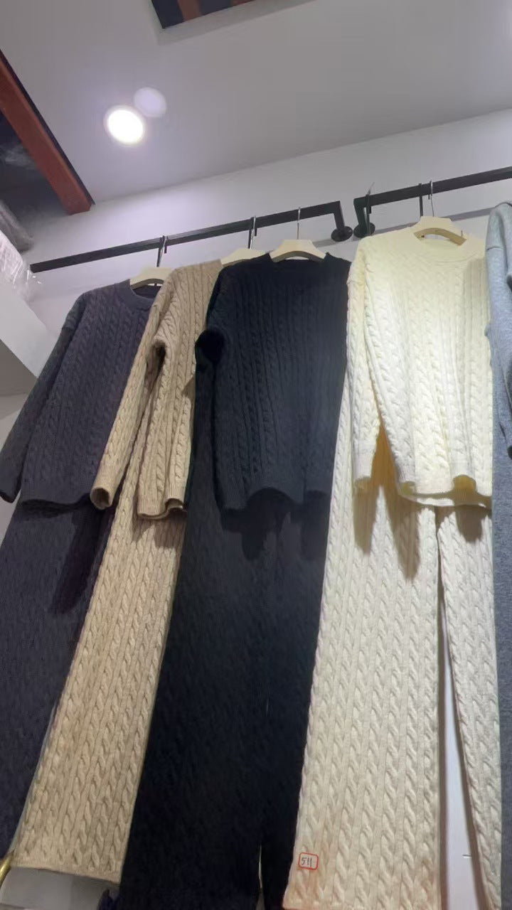 Damen Strickanzug mit Zopfmuster und weiten Beinen WW