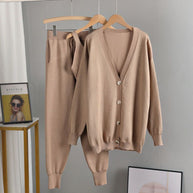 Damen stilvolles Strickset mit Knopfdetaillierung WW