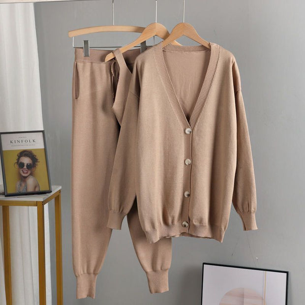 Damen stilvolles Strickset mit Knopfdetaillierung WW