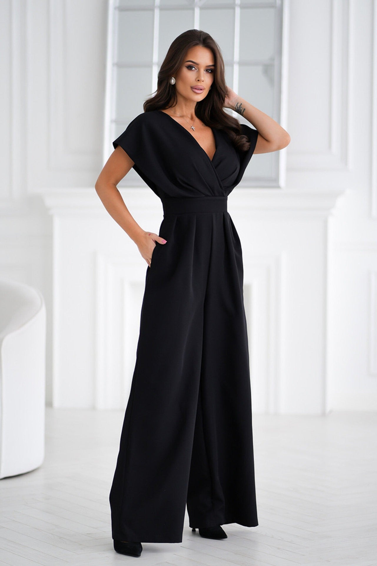Damen Jumpsuit mit elegantem V-Ausschnitt und weitem Bein WW