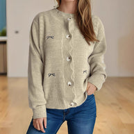 Damen Strickjacke mit verspieltem Knopf-Detail und schöner Struktur WW