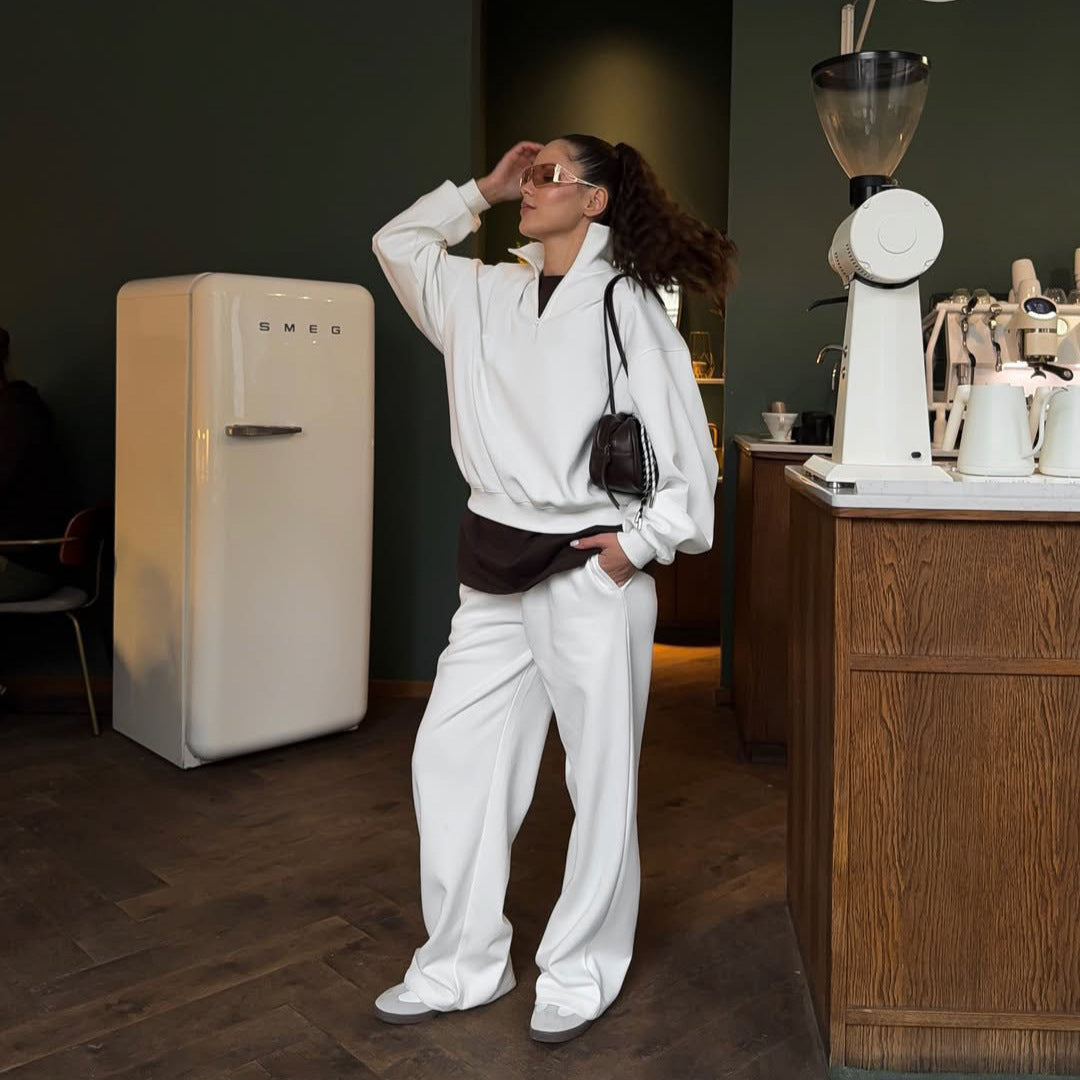 Damen Sportlicher Kapuzenpullover mit kurzer Reißverschlussöffnung WW