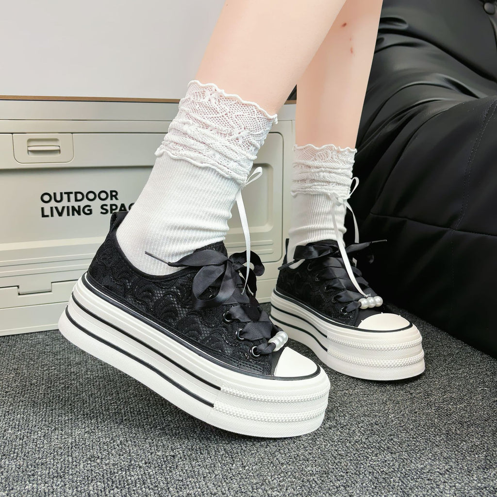 Damen Platform Sneakers mit eleganter Spitzenoberfläche und akzentuierten Perlen WW