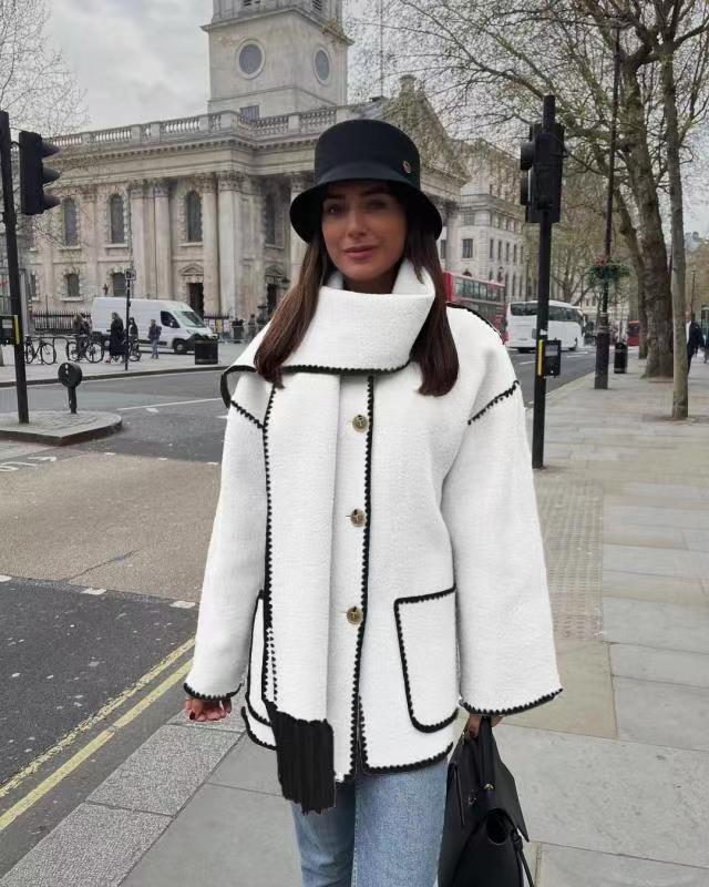 Damen modische Wolljacke mit innovativem Kragenschnitt und kontrastierenden Details WW