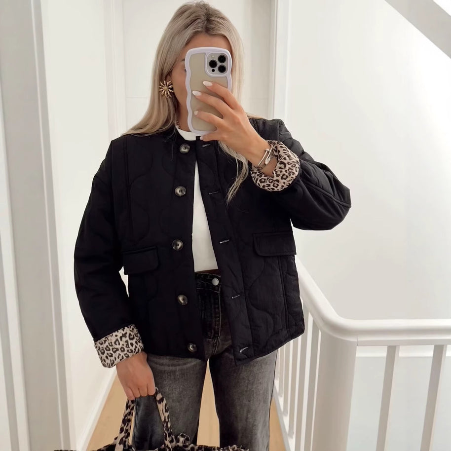 Damen Steppjacke im lässigen Oversized-Stil mit modischen Knopfdetails WW