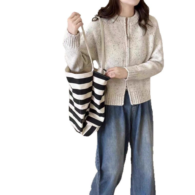 Damen Strickjacke mit einem modernen Reißverschluss und gerippten Abschlüssen WW