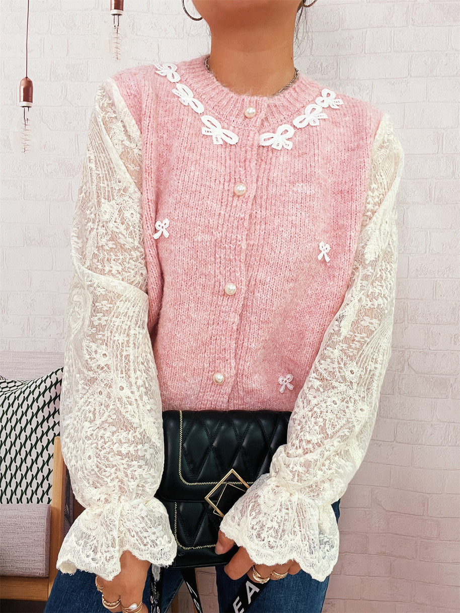 Damen Strickjacke mit romantischen Spitzendetails und eleganten Knopfverschlüssen WW