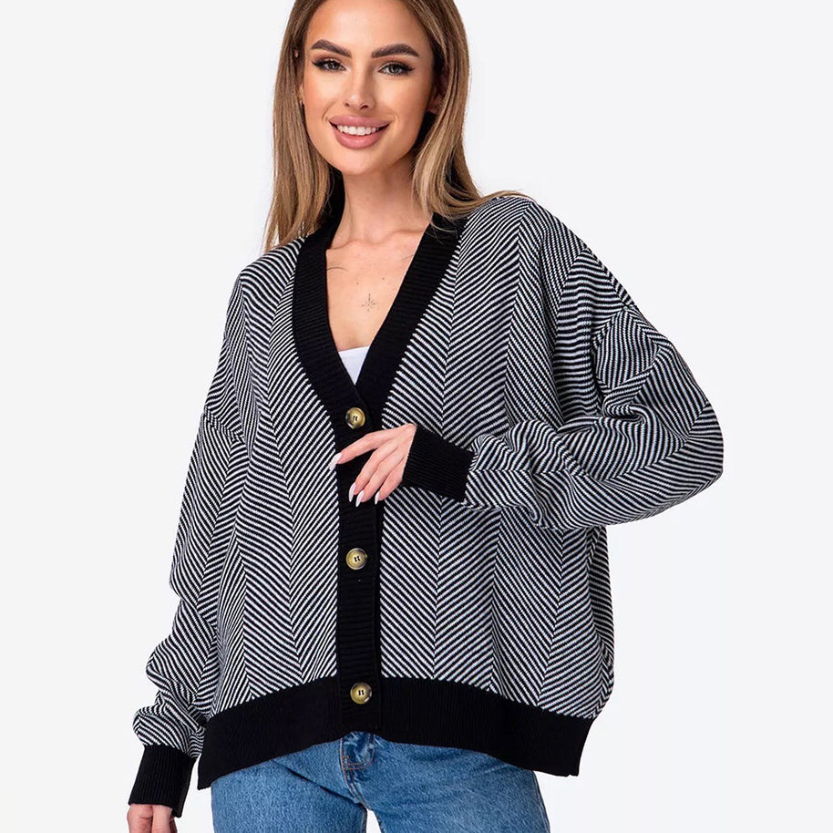 Damen Strickjacke mit Chevron-Muster und großen Knopfdetails WW