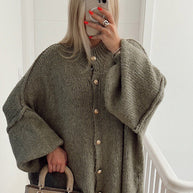 Damen Strickjacke mit oversized Schnitt und eleganten Knopfdetails WW