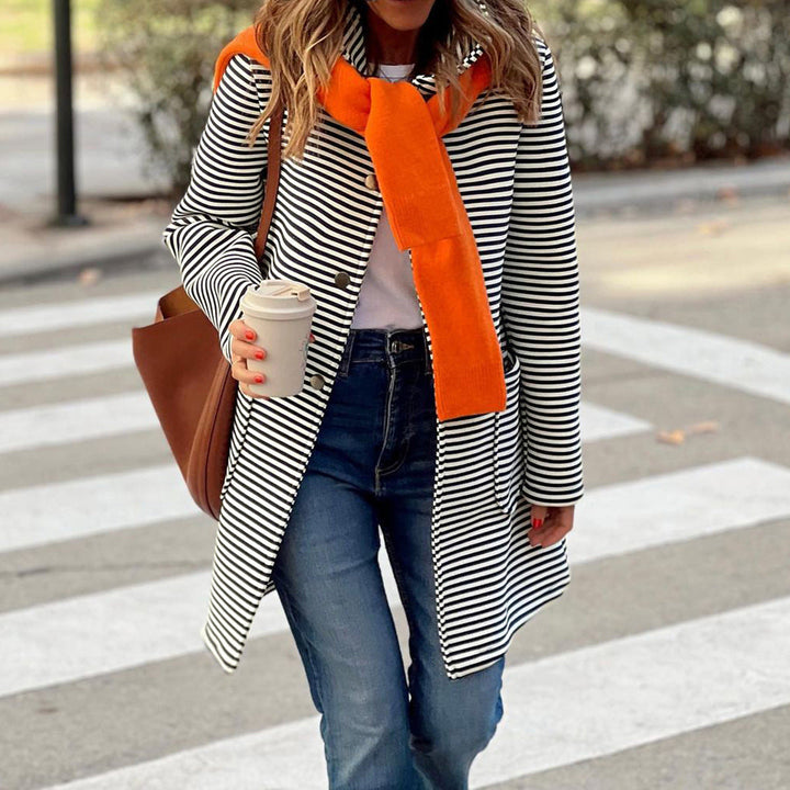 Damen gestreifter Trenchcoat mit modischem Schal und hoher Funktionalität W&W Mode