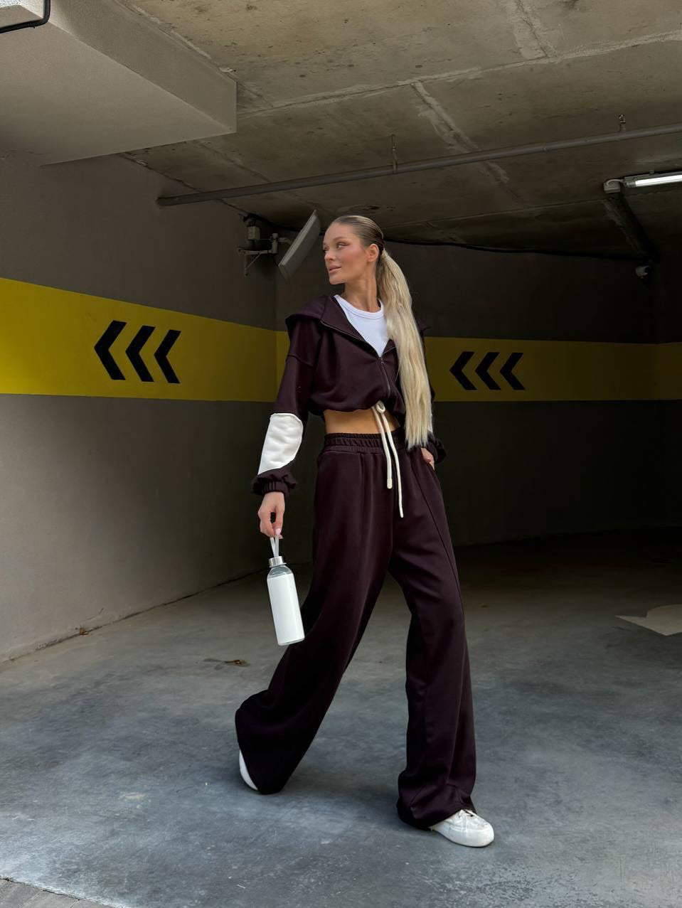 Damen sportliches Set mit cropped Oberteil und weitem Hosen WW