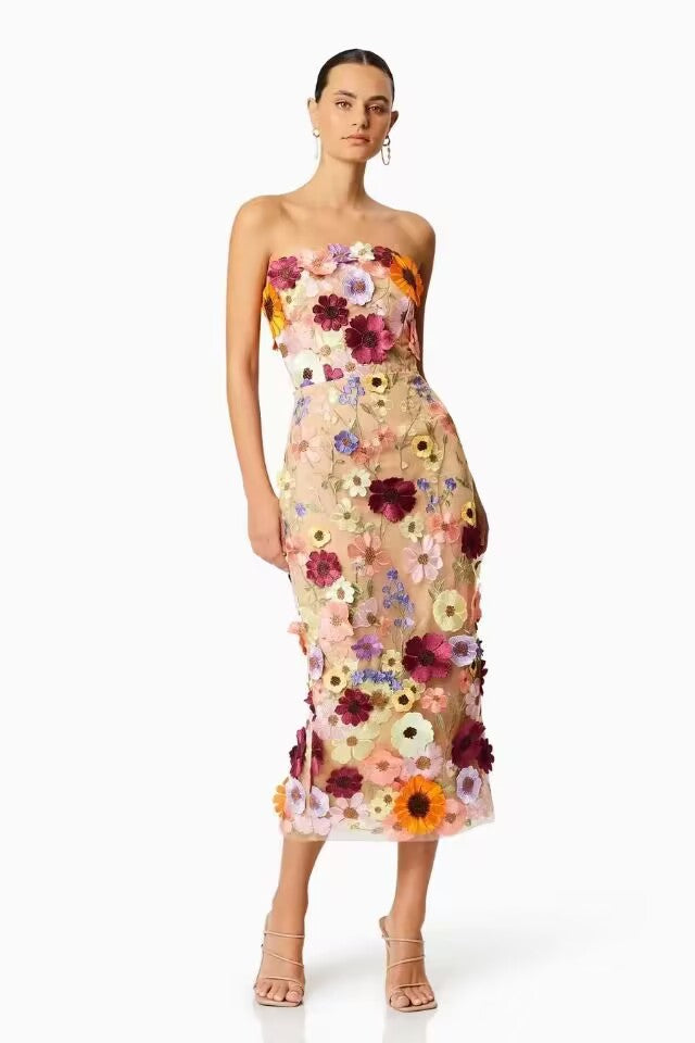 Damen Kleid mit floralem Stickdesign und elegantem körpernahen Schnitt WW