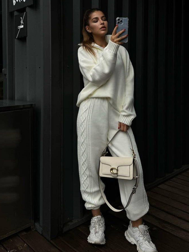 Damen Strickanzug mit hohem Kragen und trendigen Mustern WW