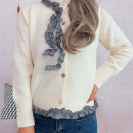 Damen Strickjacke mit romantischem Rüschenabschluss und detailverliebtem Knopfdurchzug WW