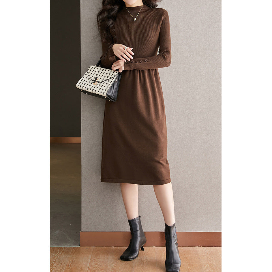 Damen Strickkleid mit eleganten Knopfdetails und Rundhalsausschnitt WW