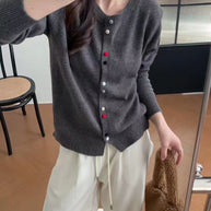 Damen Strickjacke mit dekorativen Knopfakzenten und weichem Material WW