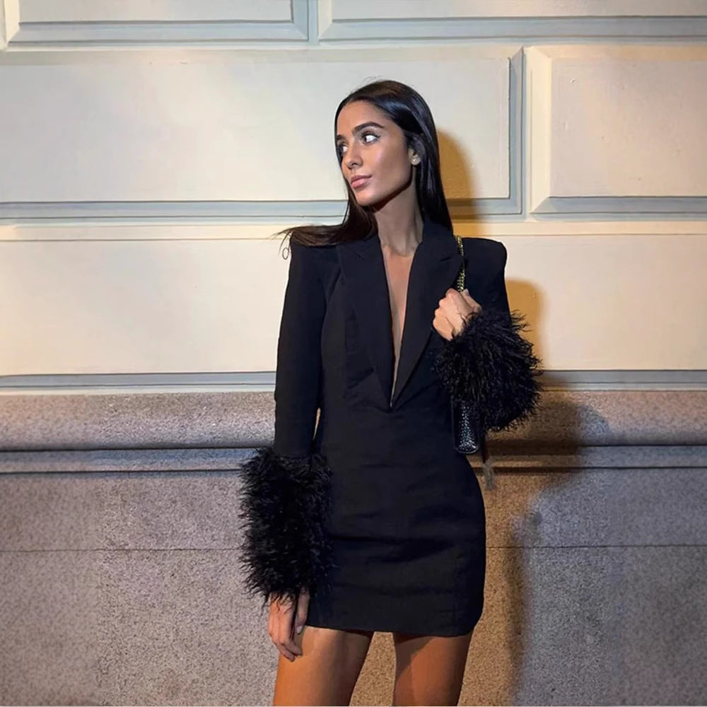 Damen Sexy Minikleid mit tiefem V-Ausschnitt und glamourösen Federärmeln WW