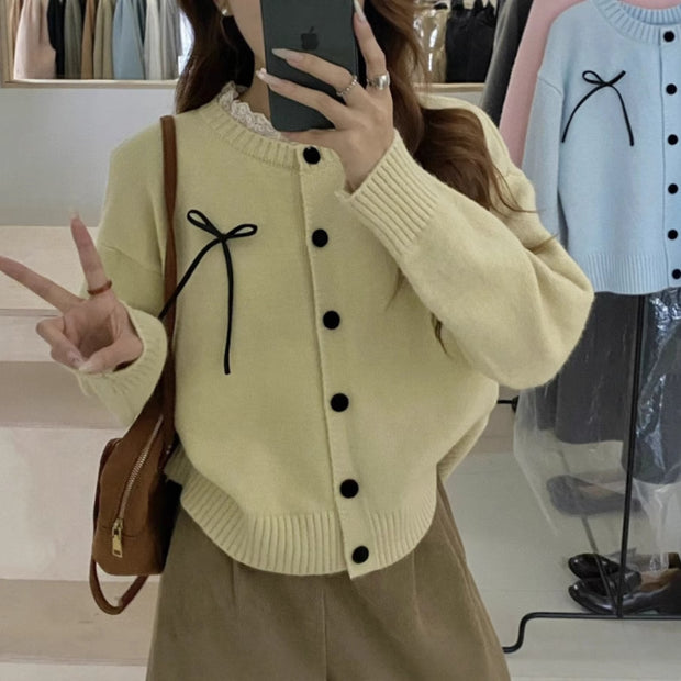 Damen bequeme Strickjacke mit dekorativen Knöpfen und Schleifenakzenten WW