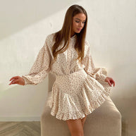 Damen Karottenkleid mit voluminösen Ärmeln und verspieltem Rüschensaum WW