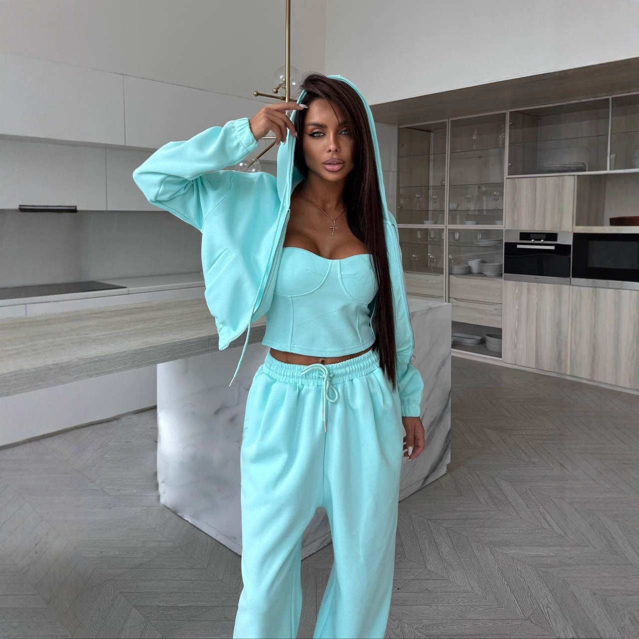 Damen bequemer und eleganter Freizeitanzug mit hoch komfortabler Kapuzenjacke und lässigen Hosen WW