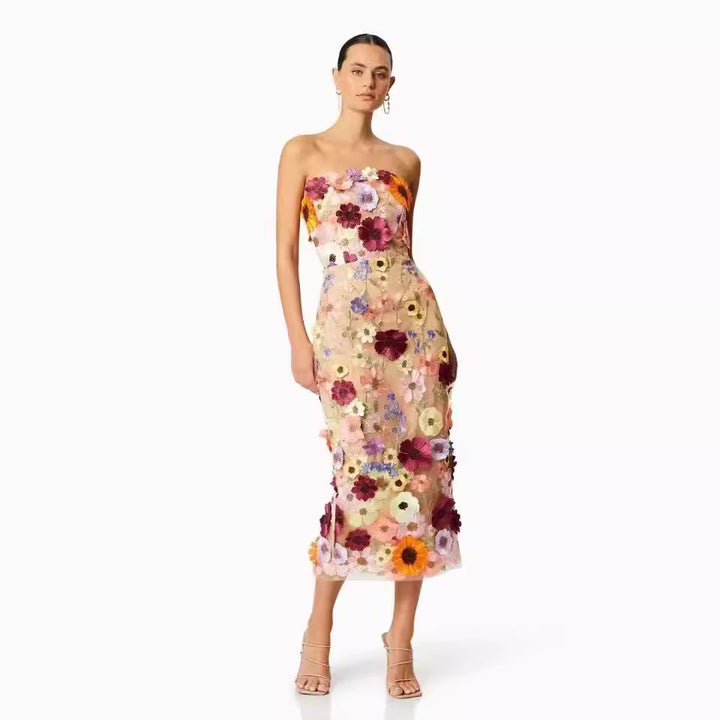 Damen Kleid mit floralem Stickdesign und elegantem körpernahen Schnitt W&W Mode