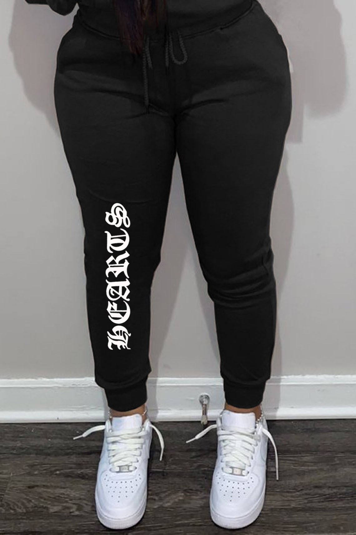 Damen bequeme Sweatpants mit seitlichem Schriftzug WW