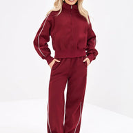 Damen sportliches Freizeit-Set mit hochgeschlossener Jacke und weit geschnittenen Hosen WW